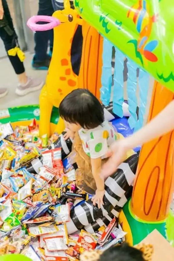 「【北谷町】ハロウィンイベント☆アメリカンビレッジ内『LILY'S ICECREAM』お菓子つかみ取り♪2025年10月31日(金)開催！【美ら浜つーしん】」の画像