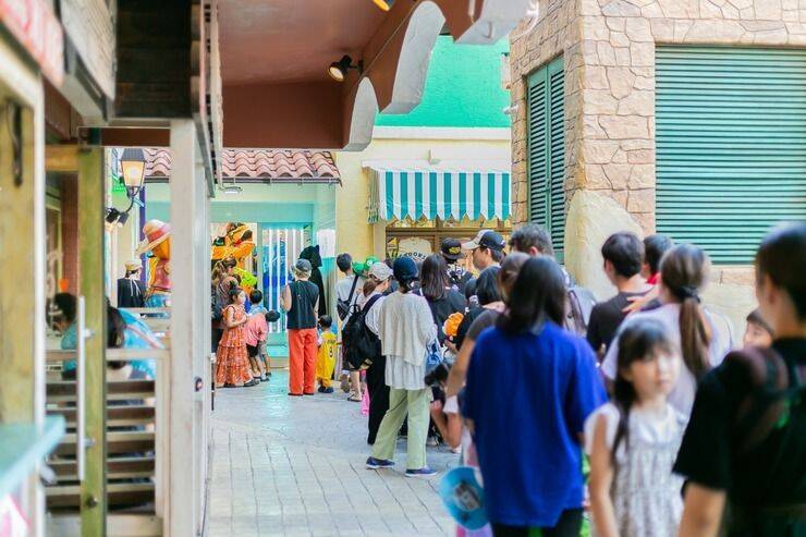 【北谷町】ハロウィンイベント☆アメリカンビレッジ内『LILY'S ICECREAM』お菓子つかみ取り♪2025年10月31日(金)開催！【美ら浜つーしん】