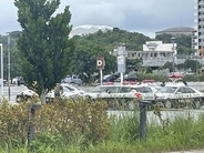 イオンライカムの駐車場にナイフを持った男　銃刀法違反容疑で現行犯逮捕　目撃者「物騒だ」　沖縄・北中城村