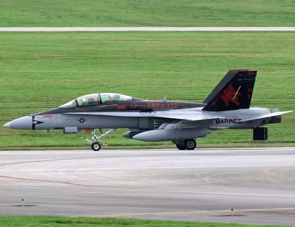 FA18戦闘機　米軍嘉手納基地に3機飛来　岩国基地から