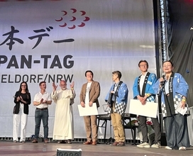 ＠ドイツ　日本祭り運営　県人が活躍　デュッセルドルフ　来場70万人に文化紹介　内間・国吉さん大役　［ワールド通信員ネット］