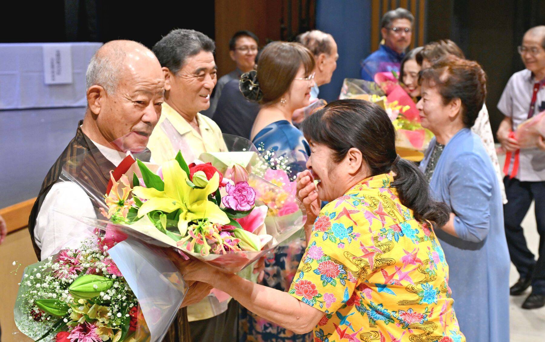 海外の県人会に三線寄贈や緑化活動など　５団体・企業を表彰　タイムス地域貢献賞