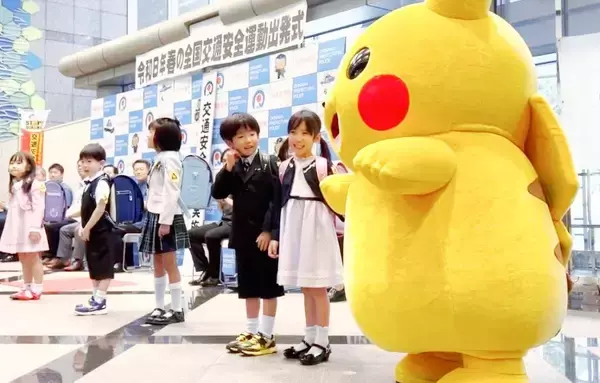 「飛び出しません」新1年生が宣言　那覇で交通安全運動の出発式　県警、自転車青切符も周知　