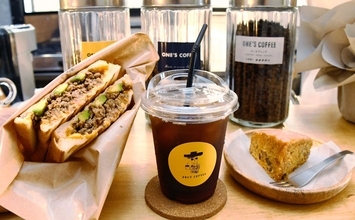 「明日に生きる」癒やしの一杯　食べ応えあるタコス風ホットサンドはコーヒーと好相性　南風原町・ONE'S COFFEE