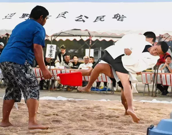 「もっと前に出ろ」「いいぞ」　辺野古で伝統の角力大会、青年会が米軍代表破る