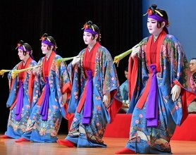 「表現の仕方が面白い」　伝統芸能の美しさを若手芸能家らが披露　沖縄新進芸能家協会の公演最終日