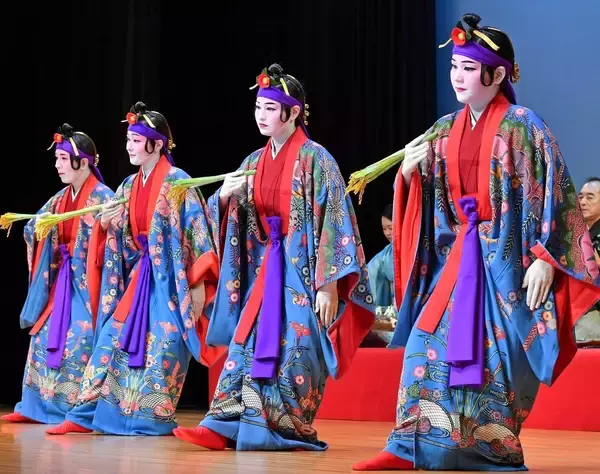 「表現の仕方が面白い」　伝統芸能の美しさを若手芸能家らが披露　沖縄新進芸能家協会の公演最終日