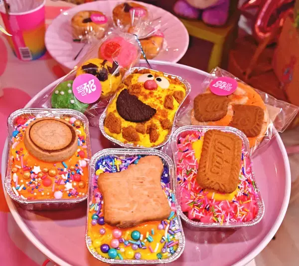 「しっとりクッキーと花の彩り　姉妹で紡ぐ甘さと彩りで「幸せ届けたい」　糸満市のトゥーフォーラス」の画像