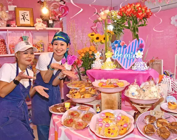 「しっとりクッキーと花の彩り　姉妹で紡ぐ甘さと彩りで「幸せ届けたい」　糸満市のトゥーフォーラス」の画像