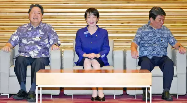 全閣僚そろって沖縄かりゆしウエア　20年目の恒例閣議　高市早苗首相は青色の七分袖