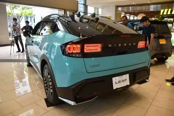 「琉球日産、新型リーフなど4車を展示　タイムスビルであす11月18日まで　「近未来的なかっこいいデザイン見て」」の画像