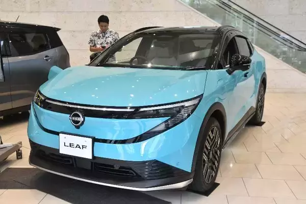 「琉球日産、新型リーフなど4車を展示　タイムスビルであす11月18日まで　「近未来的なかっこいいデザイン見て」」の画像