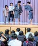 「沖縄戦体験を演劇で次代へ　「平和劇みらいチケット」OBが購入、那覇高で上演　沖縄・那覇市」の画像1