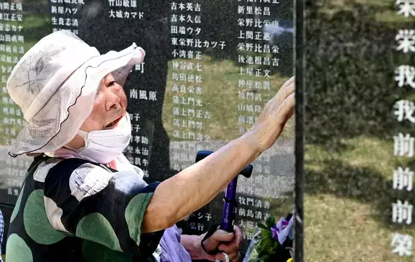 忘れない、祈り今こそ　沖縄県内各地で慰霊祭　孫に同じ思いさせたくない