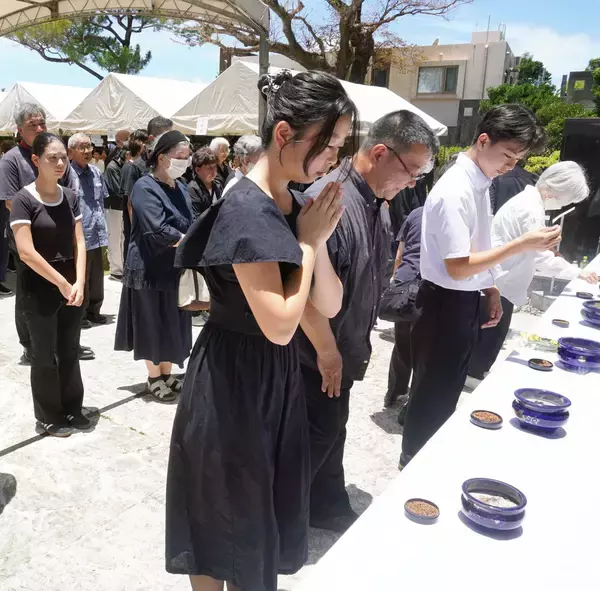 「忘れない、祈り今こそ　沖縄県内各地で慰霊祭　孫に同じ思いさせたくない」の画像