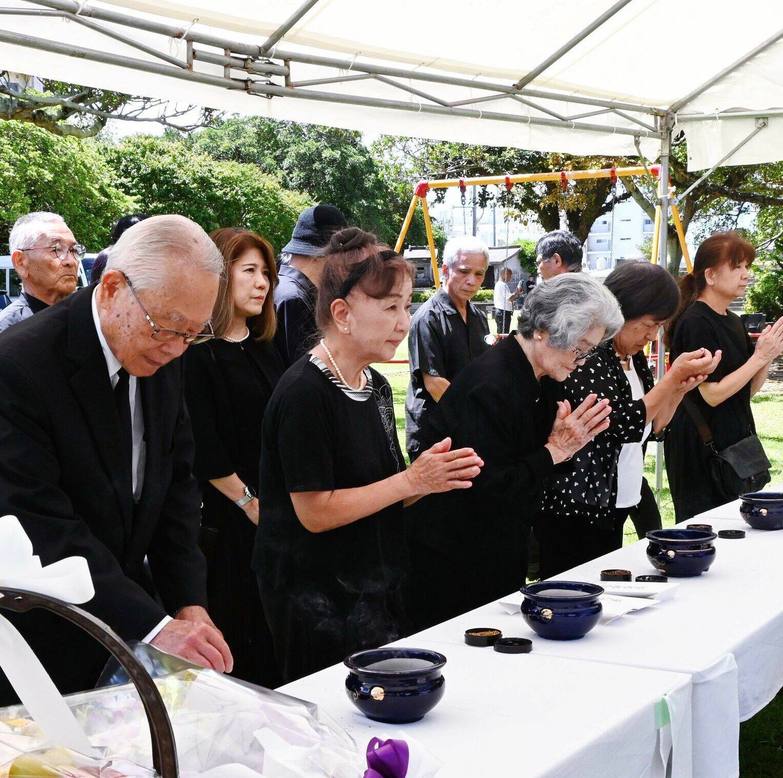忘れない、祈り今こそ　沖縄県内各地で慰霊祭　孫に同じ思いさせたくない