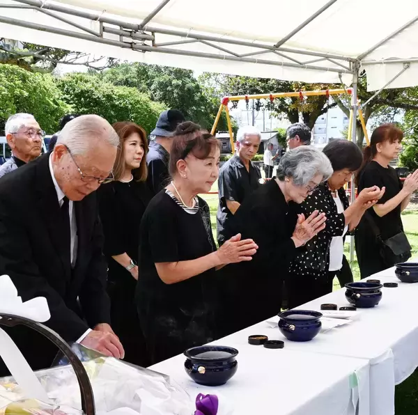 「忘れない、祈り今こそ　沖縄県内各地で慰霊祭　孫に同じ思いさせたくない」の画像