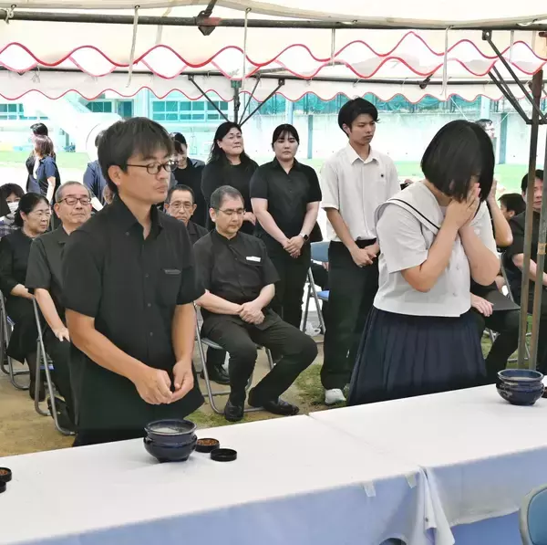 「忘れない、祈り今こそ　沖縄県内各地で慰霊祭　孫に同じ思いさせたくない」の画像