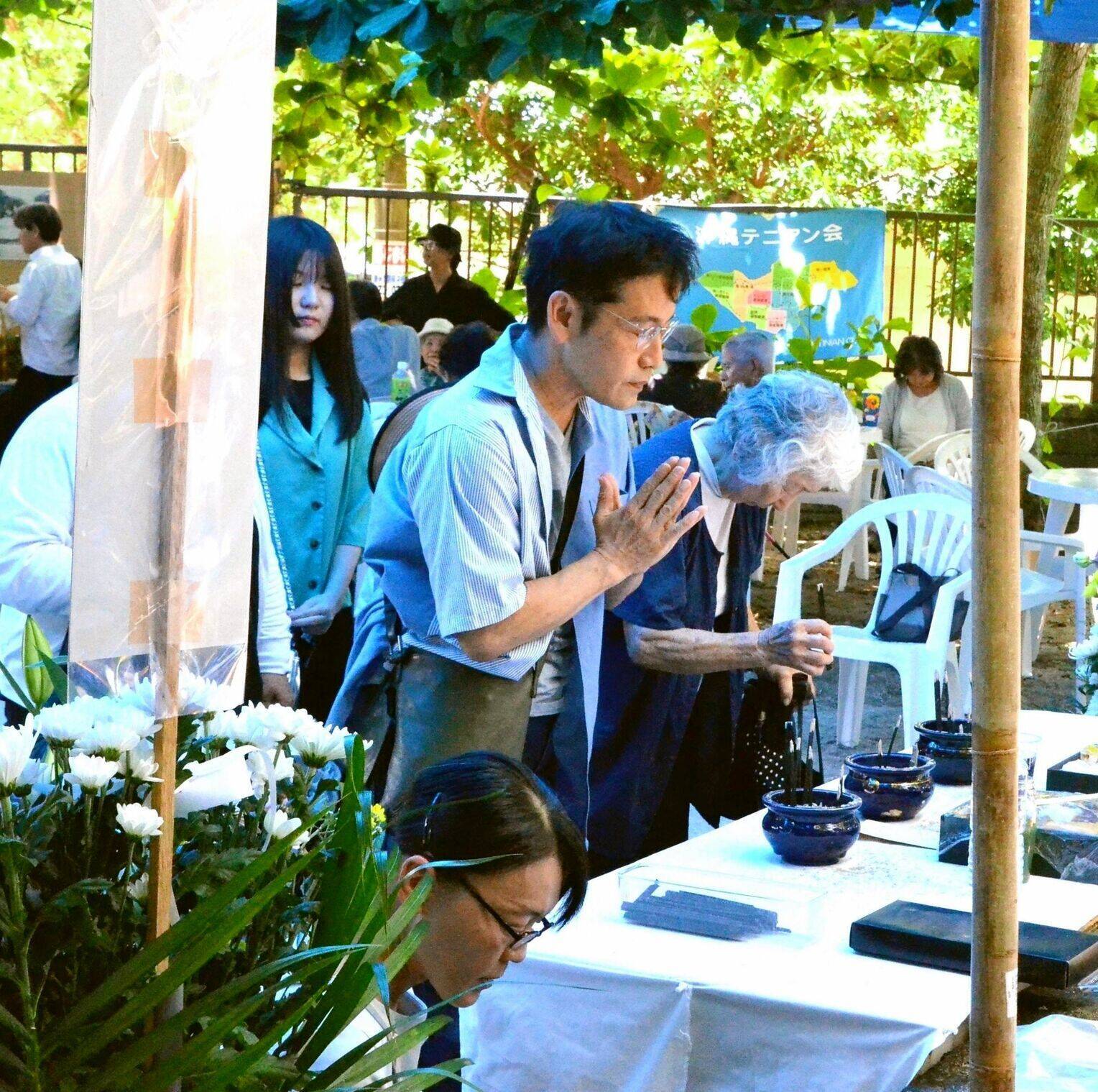 忘れない、祈り今こそ　沖縄県内各地で慰霊祭　孫に同じ思いさせたくない