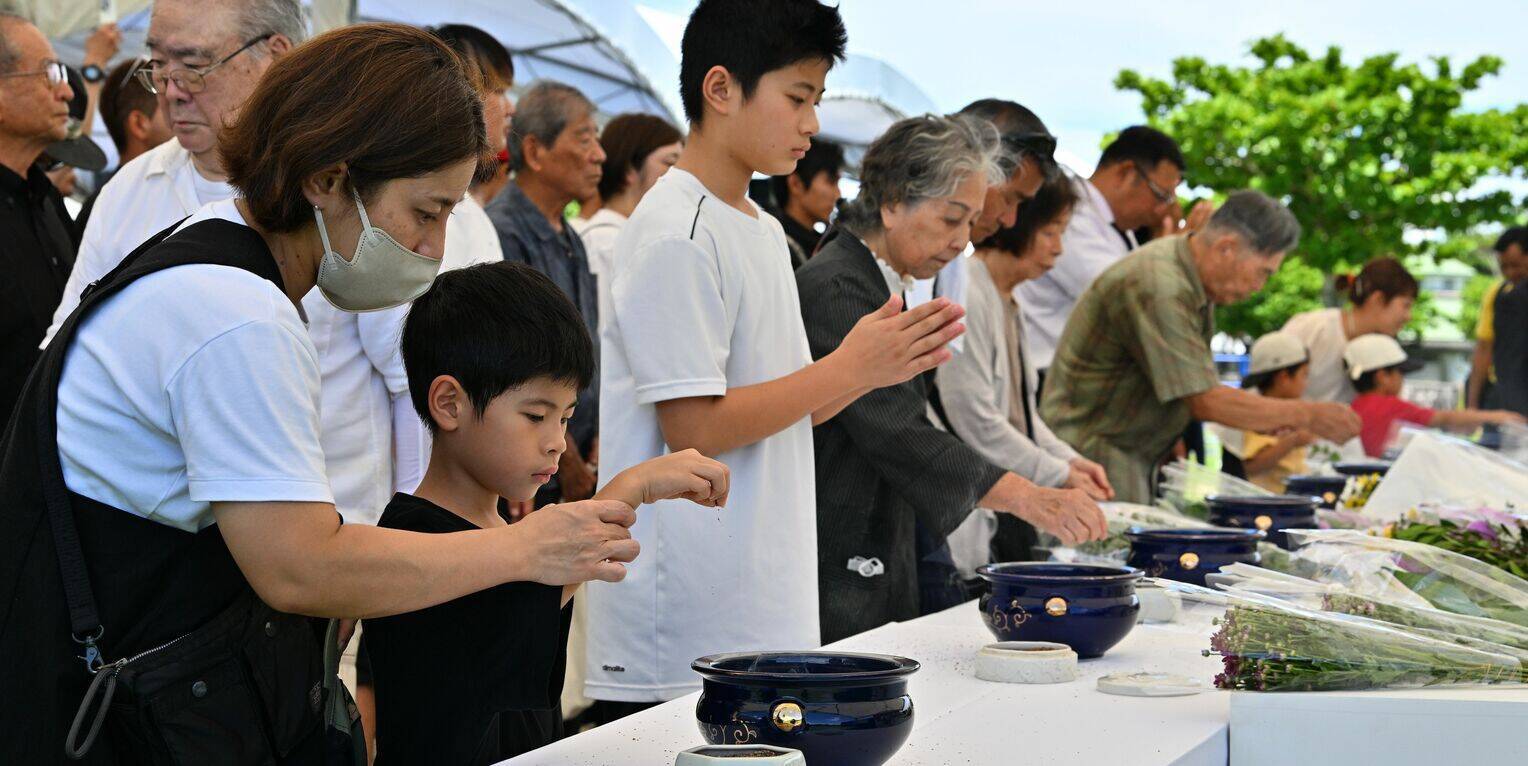 忘れない、祈り今こそ　沖縄県内各地で慰霊祭　孫に同じ思いさせたくない