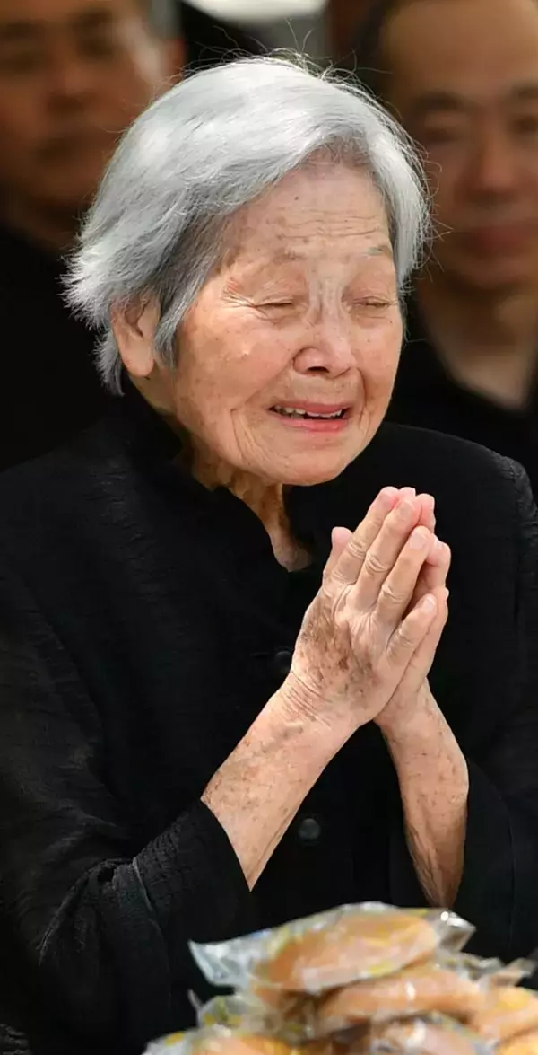 「忘れない、祈り今こそ　沖縄県内各地で慰霊祭　孫に同じ思いさせたくない」の画像