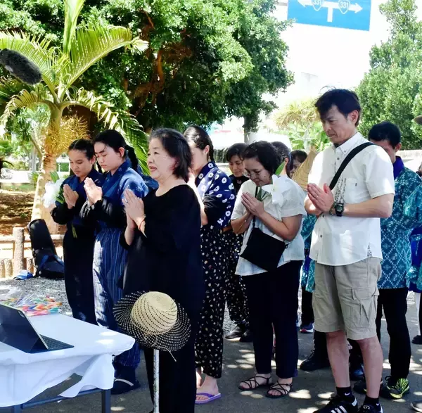 「忘れない、祈り今こそ　沖縄県内各地で慰霊祭　孫に同じ思いさせたくない」の画像