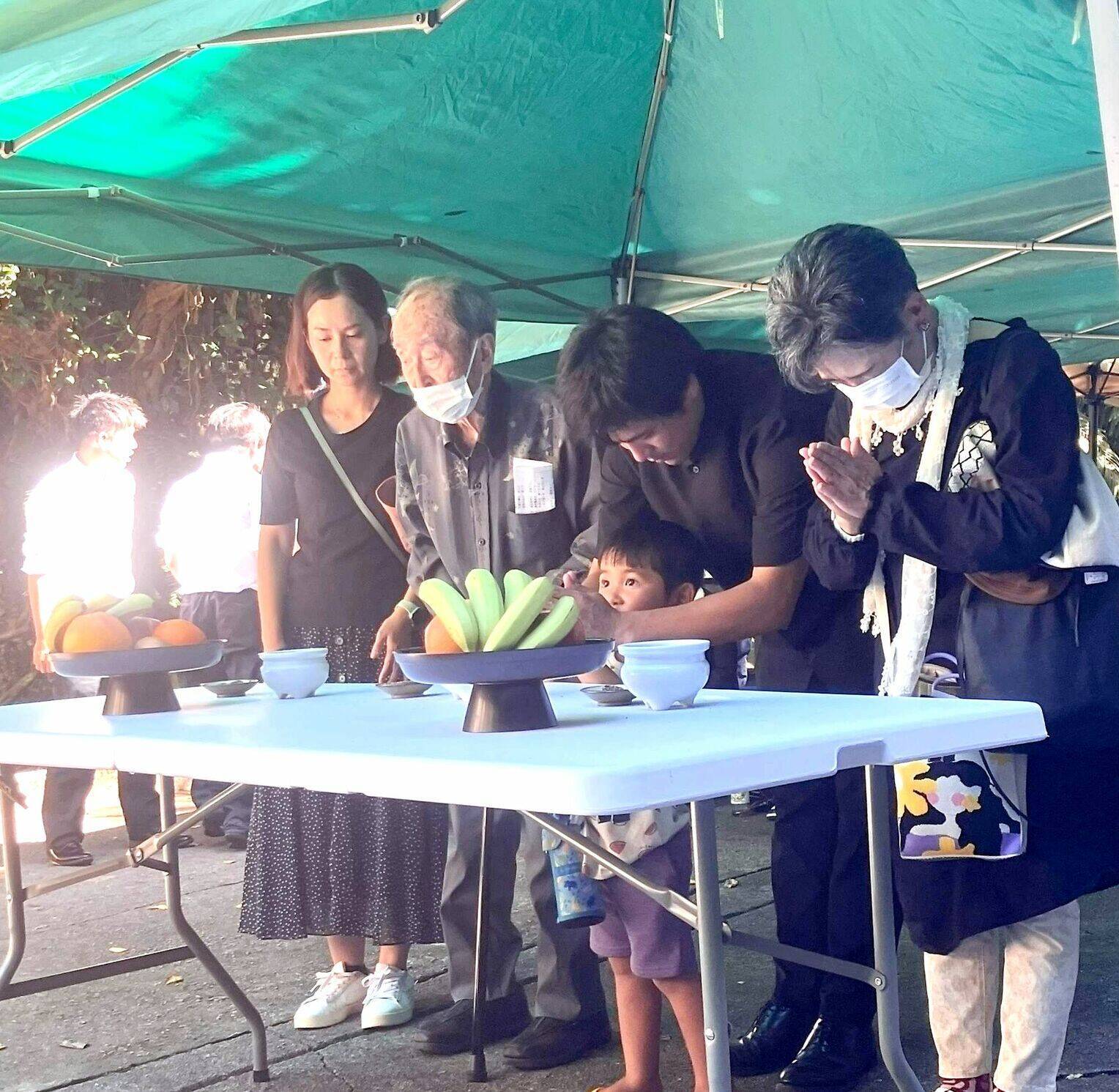 忘れない、祈り今こそ　沖縄県内各地で慰霊祭　孫に同じ思いさせたくない