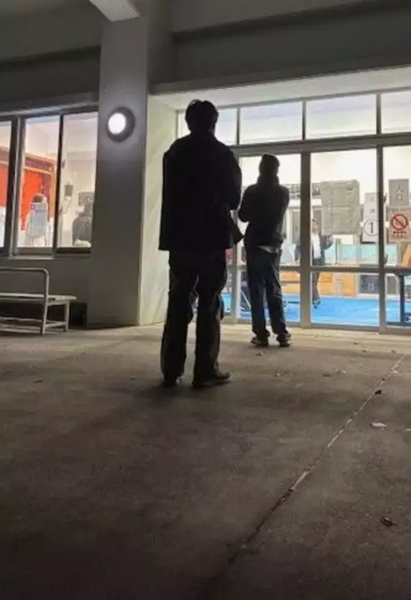 「選挙ガチ勢」が夜明け前から行列　初参加の18歳「雰囲気に流されず1票を投じたい」　衆院選の投票始まる　沖縄・うるま市