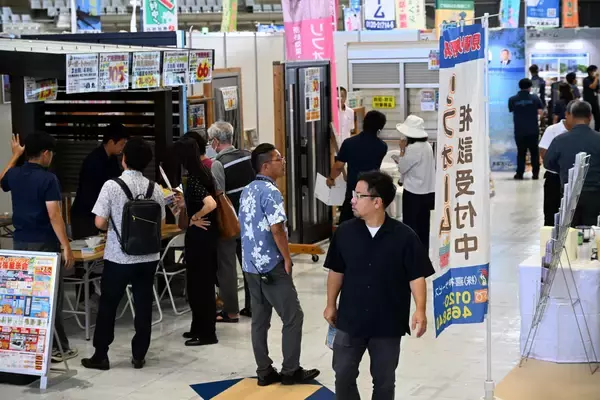 住宅総合展「トータルリビングショウ」が開幕　住居やリフォームなど50社が発信　18日は防災テーマに講演会　宜野湾市で10月19日まで