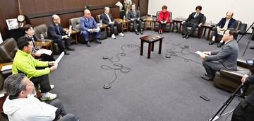 衆院選最大の争点は　政権評価・沖縄振興・安全保障への見解は　沖縄の10政党幹部、衆院選に向け座談会【動画あり】