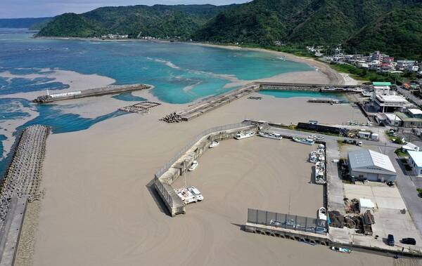 沖縄観光への影響は 軽石漂着 実態把握を急ぐ 21年10月26日 エキサイトニュース