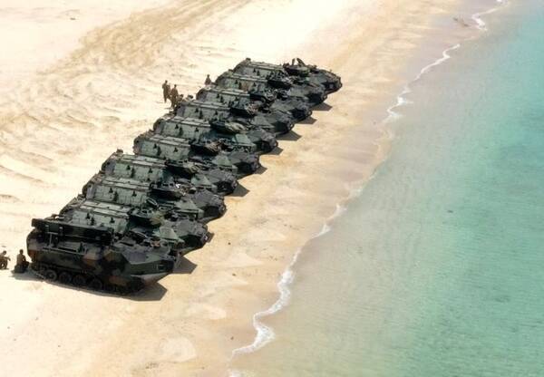 米軍 水陸両用車の水中訓練を停止 訓練中に水没で9人死亡受け 21年12月日 エキサイトニュース