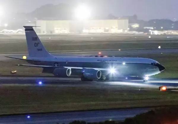 米本国からWC135偵察機　嘉手納基地に飛来　北朝鮮の動向警戒か