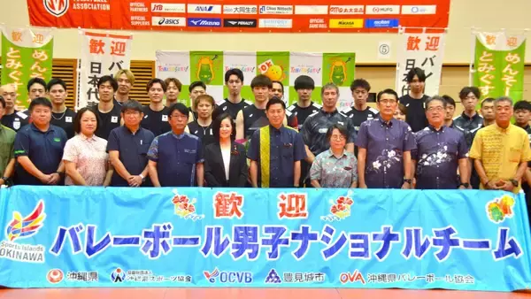 「石川祐希、高橋藍らがレシーブ練習　バレーボール男子代表の強化合宿始まる　沖縄・豊見城」の画像