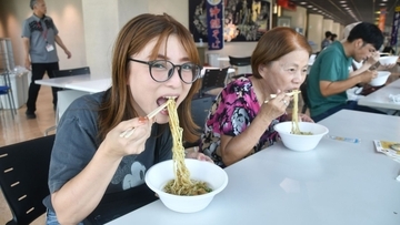 「沖縄そばの日フェスタ」に長い列　名称認定された10月17日祝う「スバらしい一杯」