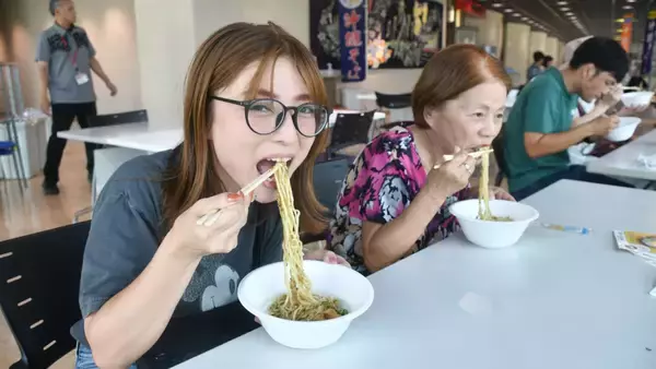 「沖縄そばの日フェスタ」に長い列　名称認定された10月17日祝う「スバらしい一杯」