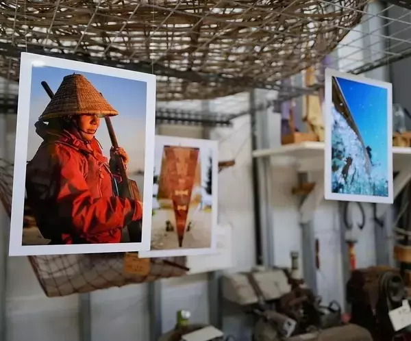 「「写真甲子園」へ向けた軌跡　サバニ職人と交流、出会い通し成長を表現　浦添工業高生の写真展、約50点を展示」の画像