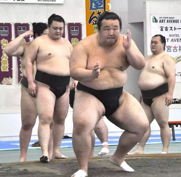 蒸し暑い大相撲名古屋場所　宮古島合宿で「慣れる」　時津風部屋　パリ公演から正代や時疾風も合流
