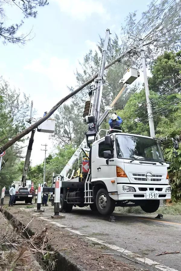 「【台風6号】恩納村　倒木で県道104号が約1.5キロの通行止め　村道利用した迂回呼びかけ」の画像