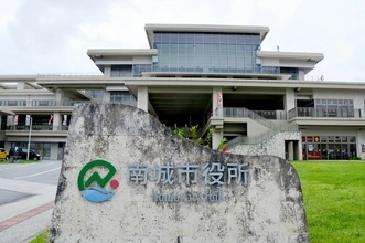 古謝市長の辞職届巡り協議へ　不信任案の行方は不透明　沖縄・南城市議会始まる