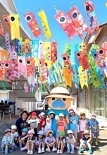 南城市の空にこいのぼり　園児手作り264匹泳ぐ