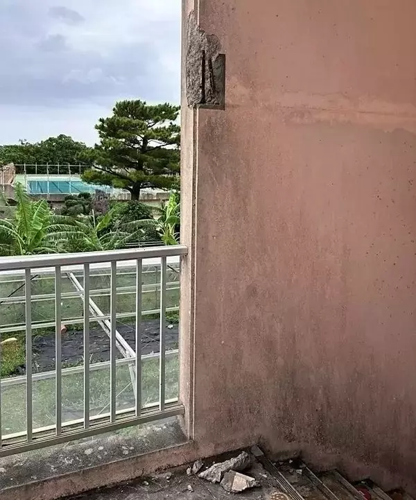 校舎外壁5キロのコンクリート片が落下　糸満市の三和中学校　市教育委員会が謝罪「重大な事故事案」　けが人なし