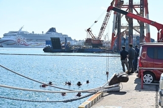 軽自動車が海に転落　40代男性が死亡　沖縄・那覇新港