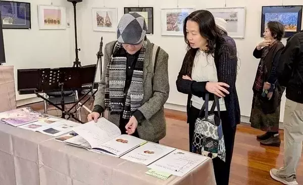 自然愛伝える石垣島の絵本「あんぱるぬゆんた」の挿絵展、台北で盛況　「絵の美しさと物語を広めたい」