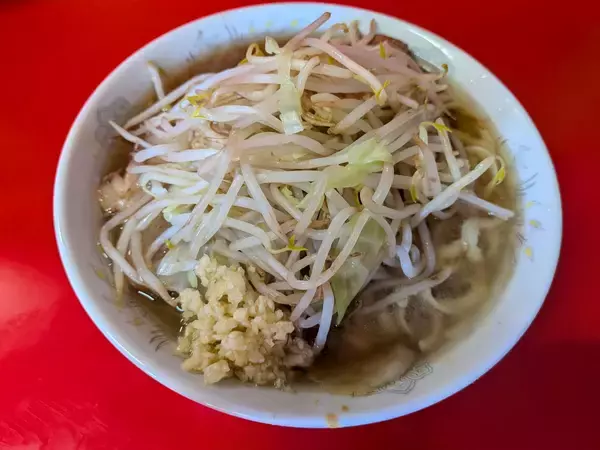 「ラーメン二郎　初の沖縄直系店が開店　当日午前6時発表でも行列　東京から来店客も【動画と写真】」の画像