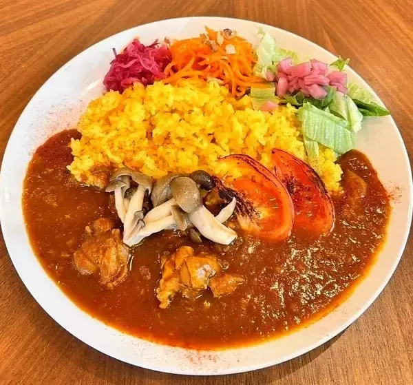 「カレーロード」がうまみの証し　トマトの酸味とハラペーニョの刺激が特徴のこだわりカレー　今帰仁村のnagicco