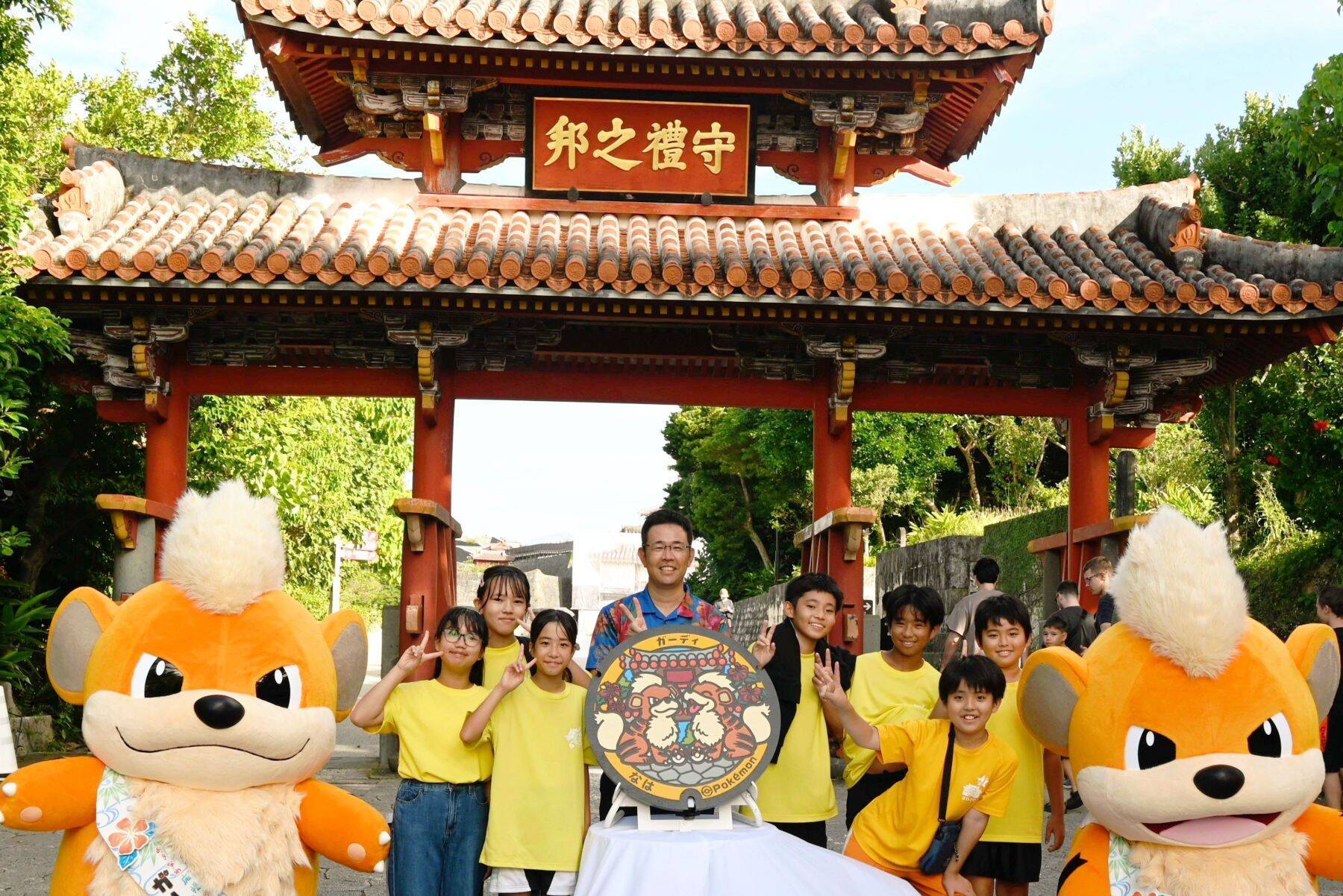 「ポケモン好きにはたまらない」　首里城公園内で「ポケふた」お披露目式　那覇市・龍潭広場に設置