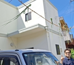 魔よけを庭の四隅に差して家を守る　沖縄・名護市で集落挙げて「シバサシ」の風習