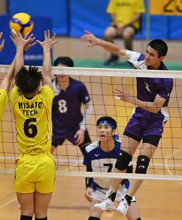 「首里男子が63年ぶり優勝　県高校総体バレー　女子は西原が3年ぶりV」の画像