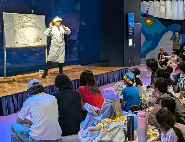 さかなクンが魚の生態を楽しく解説　アナゴとウナギの違い紹介　DMMかりゆし水族館でトークイベント